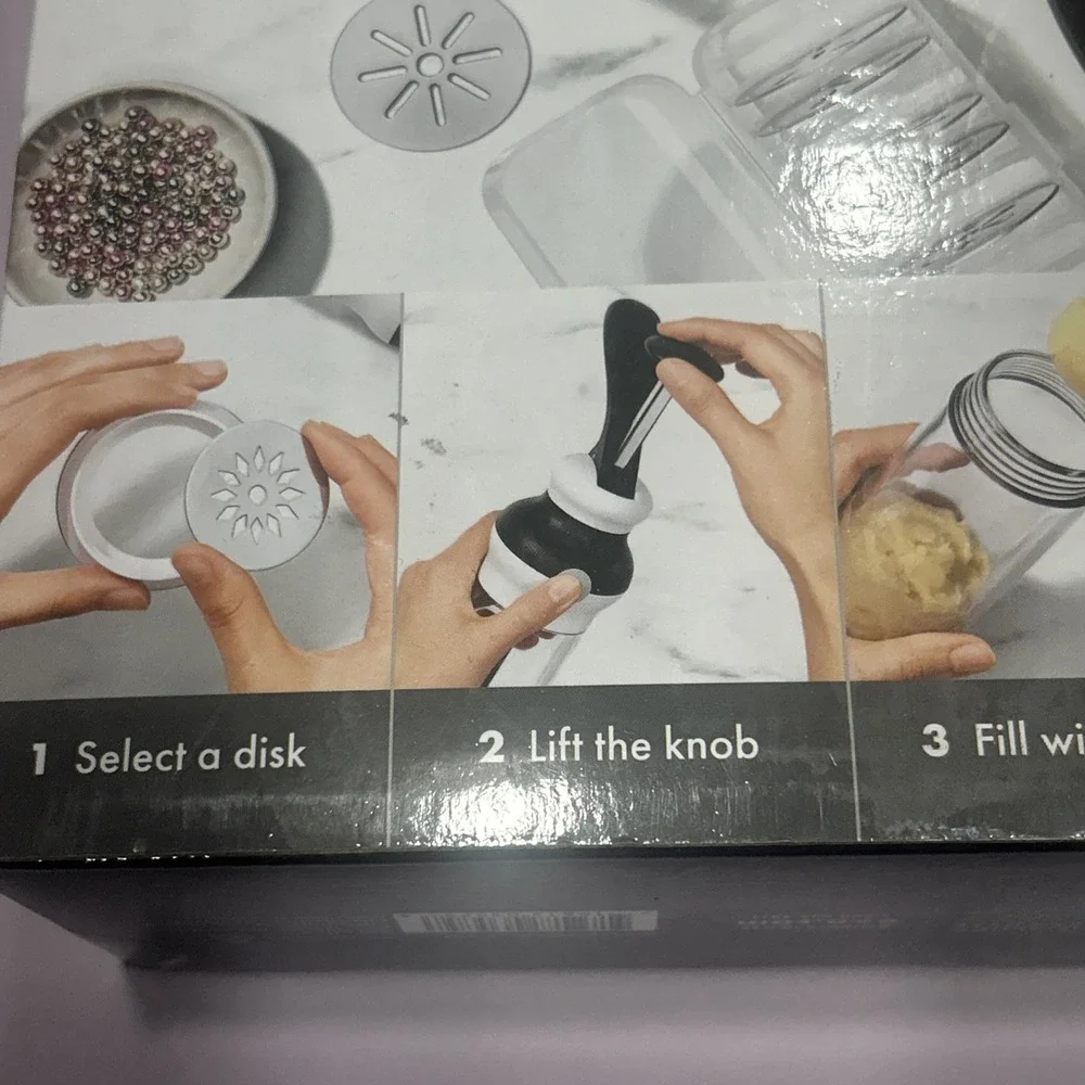 New Sealed OXO Good Grips 14-Piece Cookie Press Set Disk Storage case W/ Recipes